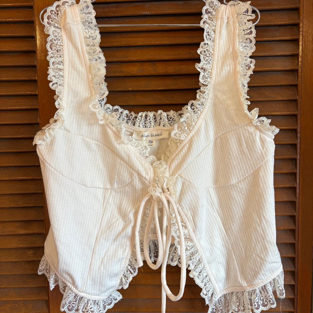 Nuuly/Anthropologie White Lace Tie Front Ruffle LaceTank Size M